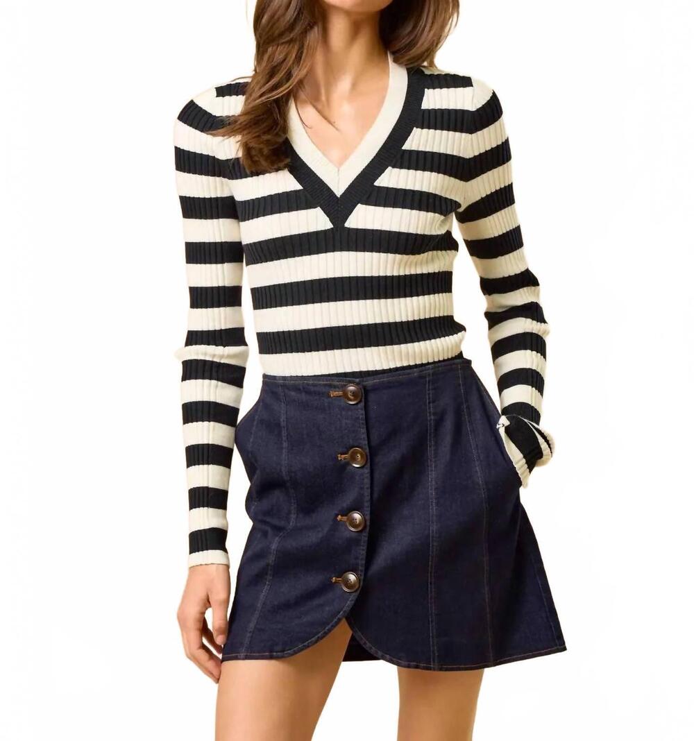NEW LALAVON v-neck striped sweater in black